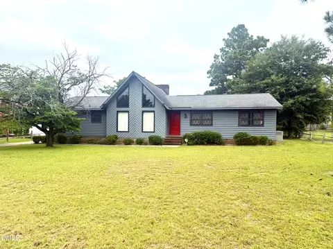 3522 Golfview Rd, Hope Mills, NC 28348