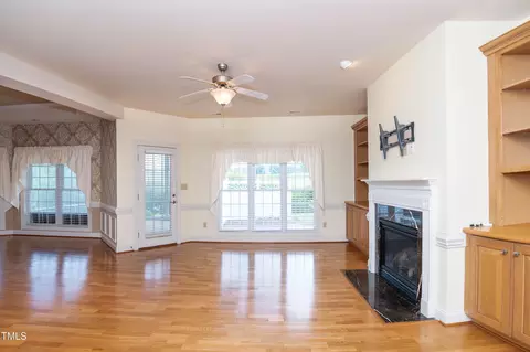 Living - 128 Crescent Dr, Dunn, NC 28334 photo 4 of 6