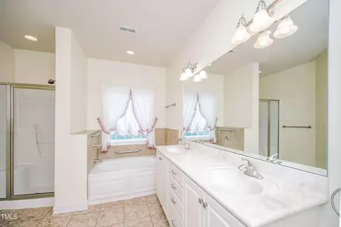 Bath - 128 Crescent Dr, Dunn, NC 28334 photo 2 of 3