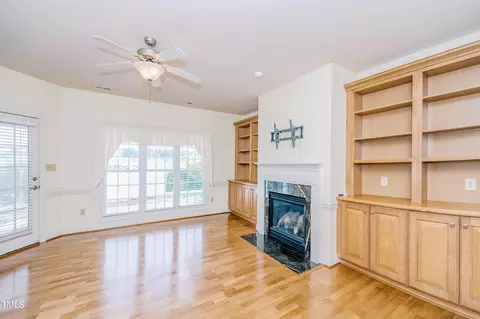 Living - 128 Crescent Dr, Dunn, NC 28334 photo 2 of 6