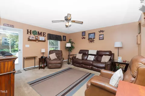 612 Mckay St, Erwin, NC 28339 photo 12