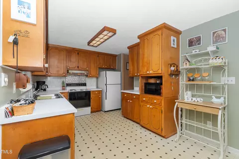 612 Mckay St, Erwin, NC 28339 photo 8