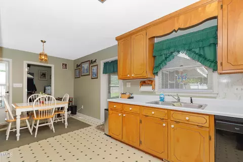612 Mckay St, Erwin, NC 28339 photo 7