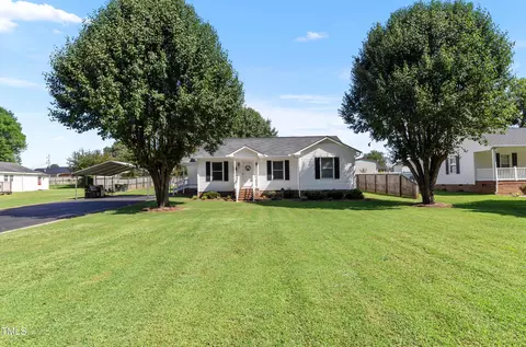 612 Mckay St, Erwin, NC 28339 photo 2