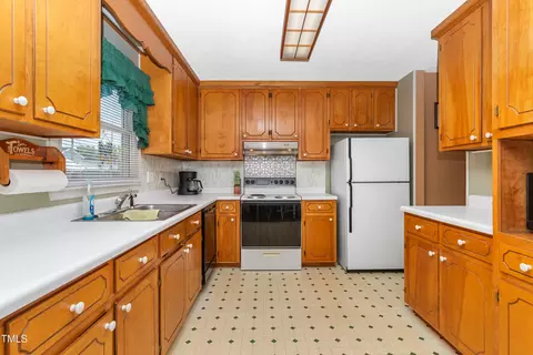 612 Mckay St, Erwin, NC 28339 photo 6