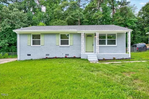 206 Plaza Dr, Garner, NC 27529