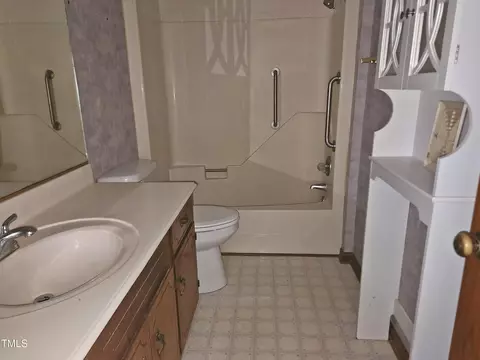 Bath - 109 Oak St, Pine Level, NC 27568 photo 4 of 6