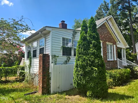 Exterior - 109 Oak St, Pine Level, NC 27568 photo 1 of 8