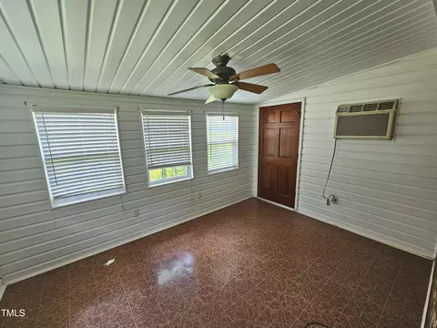 Exterior - 109 Oak St, Pine Level, NC 27568 photo 6 of 8