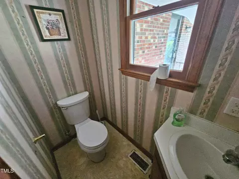 Bath - 109 Oak St, Pine Level, NC 27568 photo 2 of 6