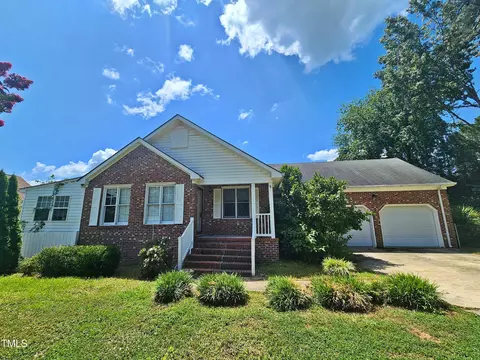 109 Oak St, Pine Level, NC 27568
