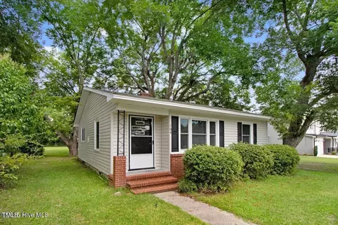 104 S Walnut St, Princeton, NC 27569