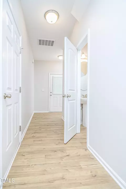 320 Sturgeon Street St, Smithfield, NC 27577 photo 7