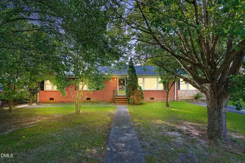 911 S Crescent Dr, Smithfield, NC 27577