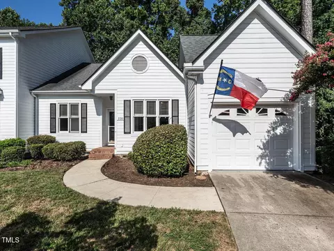 220 Vinca Cir, Cary, NC 27513