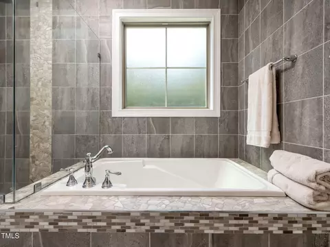 Bath - 1005 Brianside Ct, Wake Forest, NC 27587 photo 2 of 5