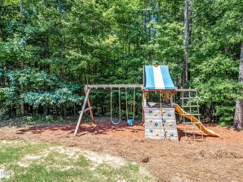Exterior - 1005 Brianside Ct, Wake Forest, NC 27587 photo 8 of 12