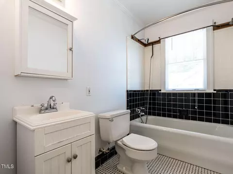 Bath - 2715 Vanderbilt Ave, Raleigh, NC 27607 photo 3 of 3