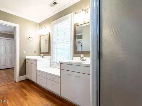 Bath - 2715 Vanderbilt Ave, Raleigh, NC 27607 photo 2 of 3