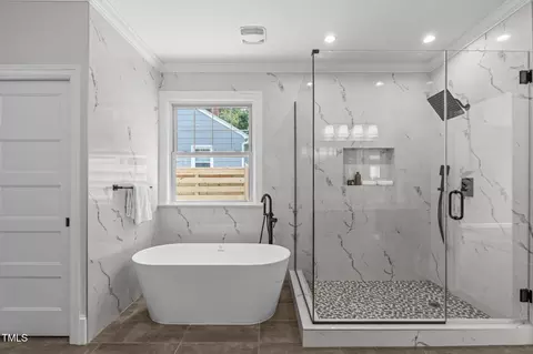 Bath - 2100 Summit St, Durham, NC 27707 photo 4 of 6