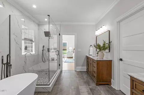 Bath - 2100 Summit St, Durham, NC 27707 photo 5 of 6
