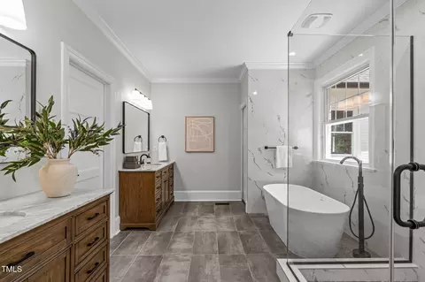 Bath - 2100 Summit St, Durham, NC 27707 photo 3 of 6