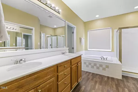 Bath - 110 Stablegate Dr, Cary, NC 27513 photo 2 of 2