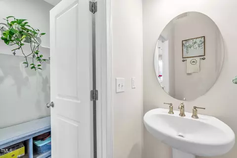 Entry Way - 7106 Cabernet Franc Dr, Willow Spring, NC 27592 photo 2 of 7