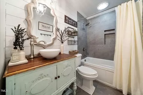 Bath - 213 Oakcrest Dr, Wake Forest, NC 27587 photo 4 of 4