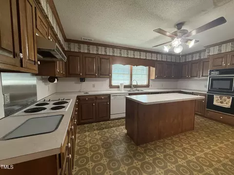 Kitchen - 4221 Zacks Mill Rd, Angier, NC 27501 photo 4 of 6