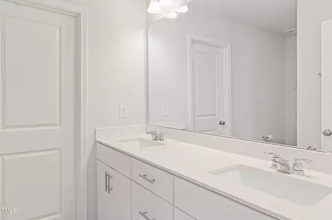 Bath - 321 Devon Cliffs Dr, Wake Forest, NC 27587 photo 3 of 4