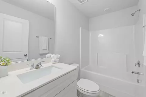 Bath - 321 Devon Cliffs Dr, Wake Forest, NC 27587 photo 2 of 4