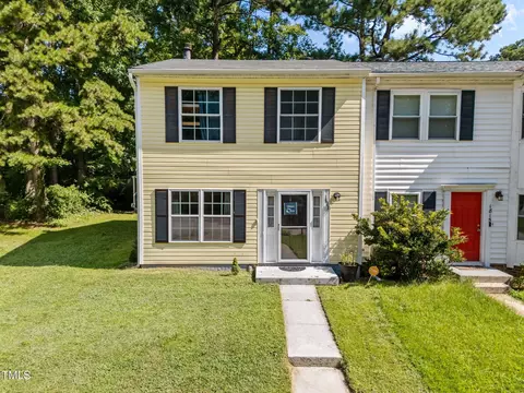 1813 Fox Hollow Dr, Raleigh, NC 27610