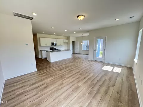 157 Courtside Dr, Dunn, NC 28334 photo 3