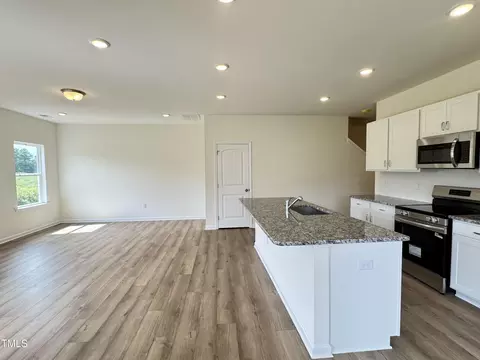 157 Courtside Dr, Dunn, NC 28334 photo 6