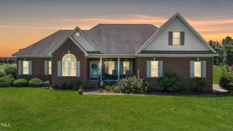 115 Hunters Walk Ln, Clinton, NC 28328