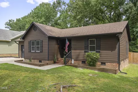 1704 Lyon Rd, Fayetteville, NC 28303