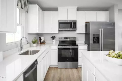 Kitchen - 1508 Ivy Meadow Ln, Zebulon, NC 27597 photo 2 of 3