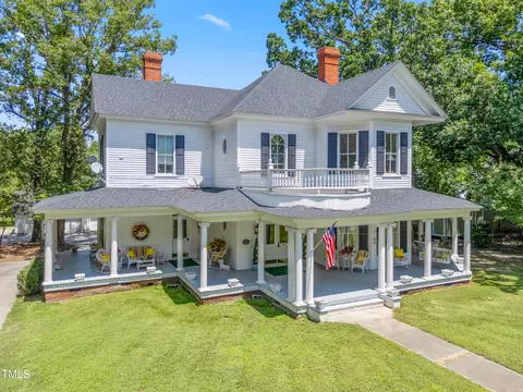 119 E Franklin St, Youngsville, NC 27596
