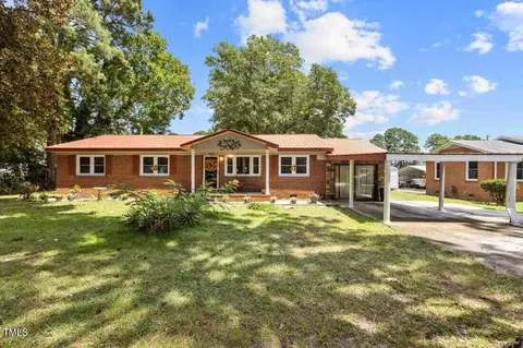 103 W Sunset Dr, Red Springs, NC 28377