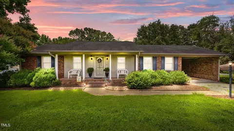 800 Woodard Dr, Whitsett, NC 27377