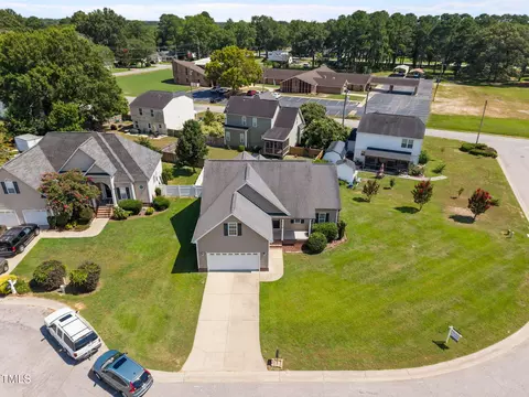 View/Area - 904 Willow Leaf Ct, Dunn, NC 28334 photo 1 of 6