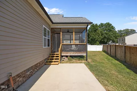 Exterior - 904 Willow Leaf Ct, Dunn, NC 28334 photo 6 of 7