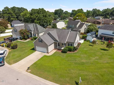View/Area - 904 Willow Leaf Ct, Dunn, NC 28334 photo 3 of 6