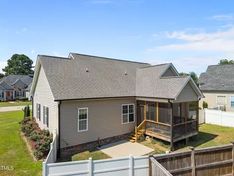 Exterior - 904 Willow Leaf Ct, Dunn, NC 28334 photo 3 of 7