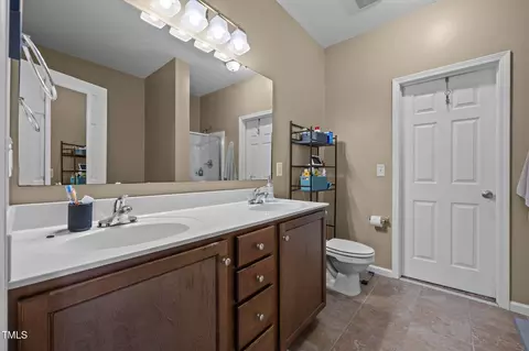 Bath - 904 Willow Leaf Ct, Dunn, NC 28334 photo 1 of 2