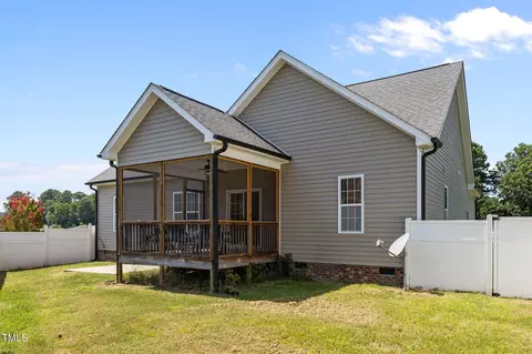 Exterior - 904 Willow Leaf Ct, Dunn, NC 28334 photo 5 of 7