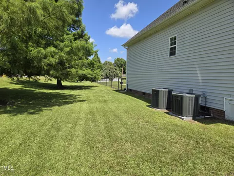 29 Linville Ln, Willow Spring, NC 27592 photo 3