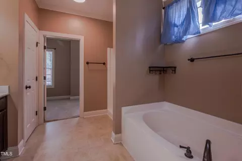 Entry Way - 98 Hazelnut Ln, Smithfield, NC 27577 photo 3 of 5