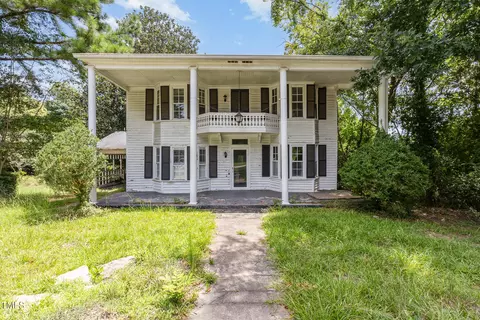 421 Grigsby Ave, Holly Springs, NC 27540